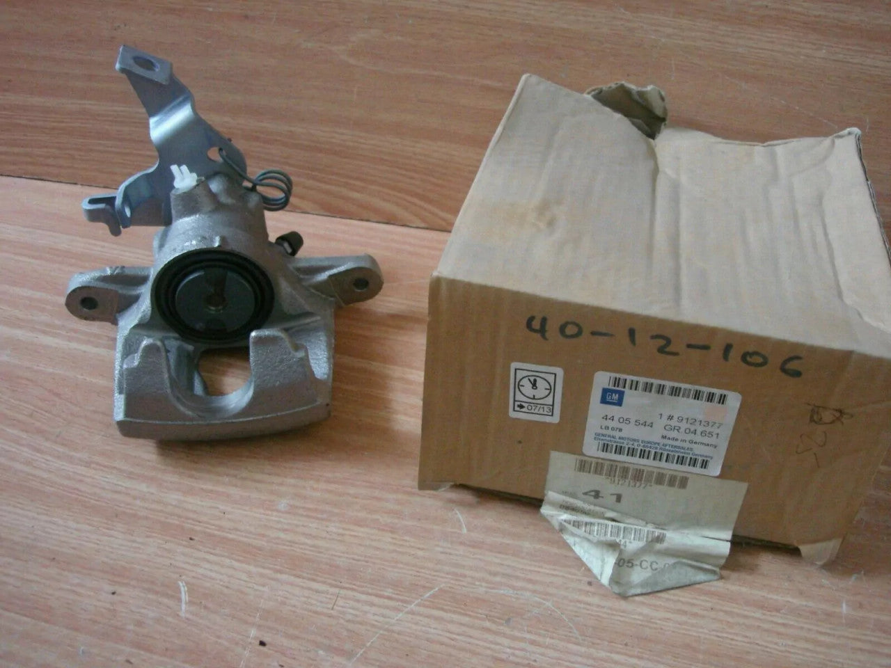 Brake Caliper Rear Right fits Opel Vauxhall Movano A 9121377 Genuine View Front