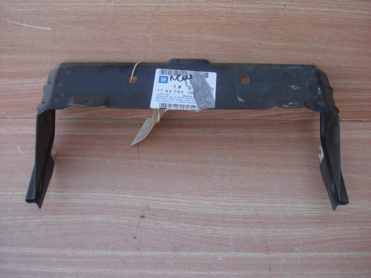 CD Changer Bracket fits Opel Vauxhall Zafira A F75 9132750 Genuine View Front