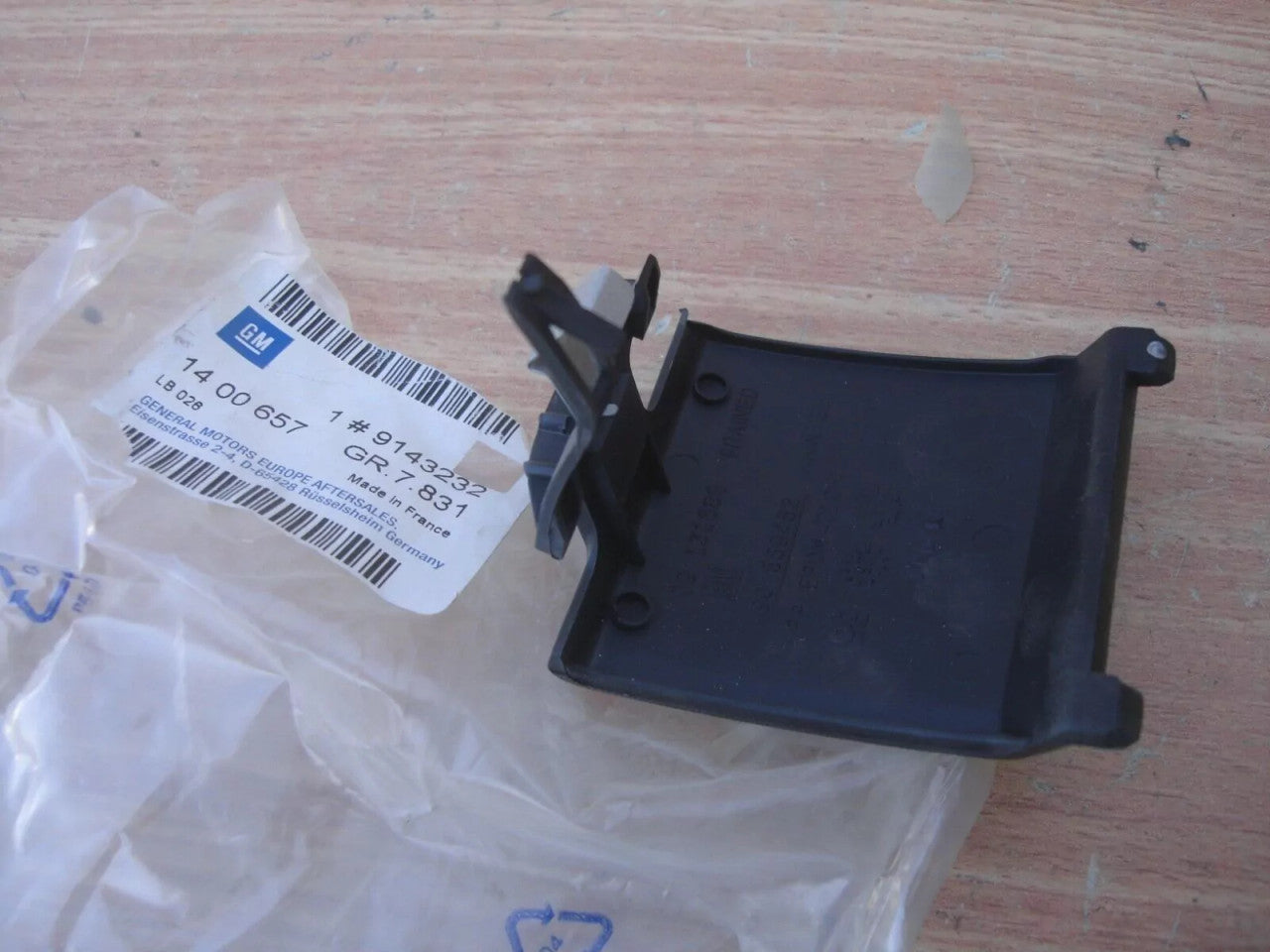 Bumper Flap Front Towing Lug fits Opel Vauxhall Astra G 9143232 Genuine View Rear