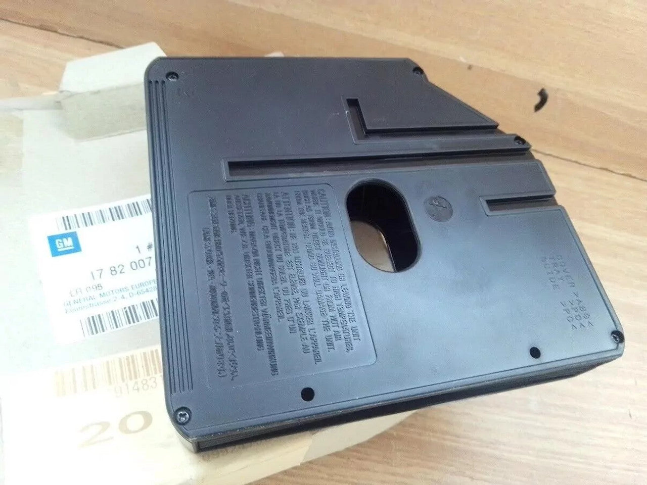 CD Changer Box fits Opel Vauxhall Blaupunkt 9148318 Genuine View Rear