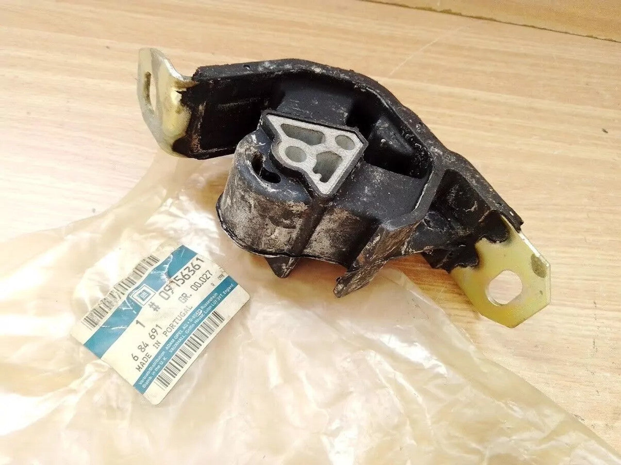 Engine Mount Front Left fits Opel Vauxhall Corsa B A/T X12XE 9156361 Genuine View Front