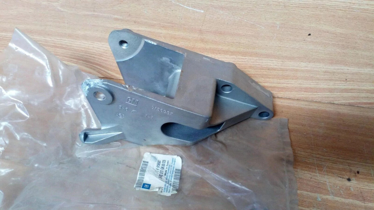 Engine Mount Bracket Rear fits Opel Vauxhall Vectra C Signum 9156987 Genuine View Right