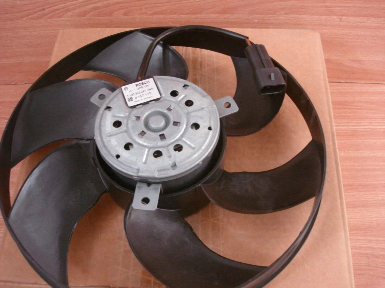 Engine Cooling Fan fits Opel Vauxhall Omega B X25XE X30XE 20SE 9157173 Genuine View Right