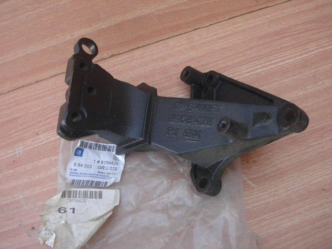 Engine Mount Bracket Right fits Opel Vauxhall Astra G H Zafira A B 9158429 View Front
