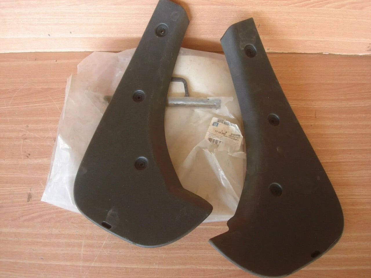 Mud Flaps Splash Guards Rear Set fits Opel Vauxhall Astra H 9163098 Genuine View Front