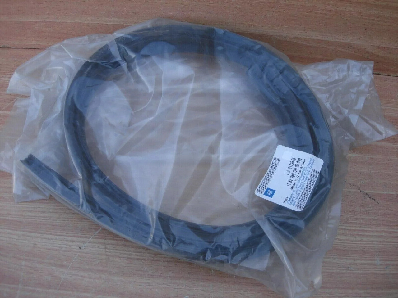Bonnet Hood Weatherstrip Rear fits Opel Vauxhall Vectra C Signum 9179875 Genuine View Right