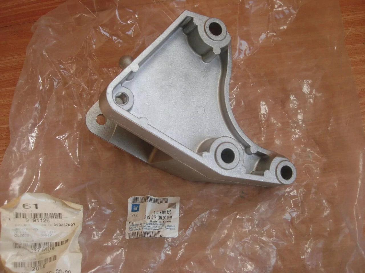 Engine Mount Bracket fits Opel Vauxhall Vectra C Signum 9191126 Genuine View Rear