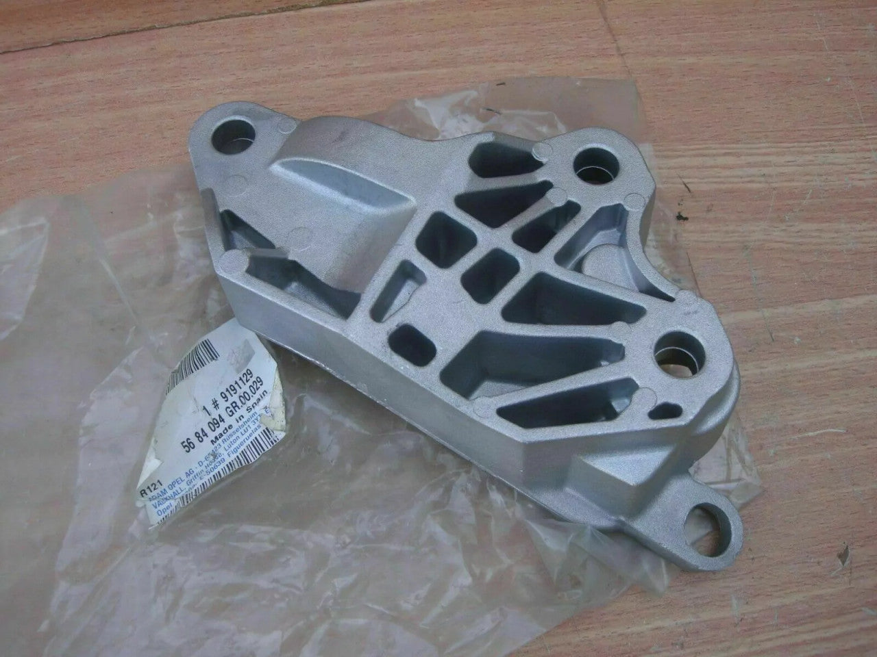Engine Mount Bracket Front Left fits Opel Vauxhall Vectra C Signum Genuine 9191129 View Right
