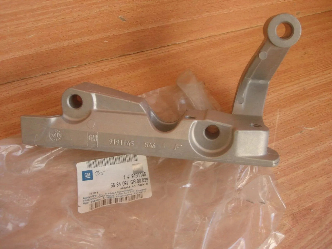 Engine Mount Bracket Front Right fits Opel Vauxhall Vectra C Signum 9191145 View Front