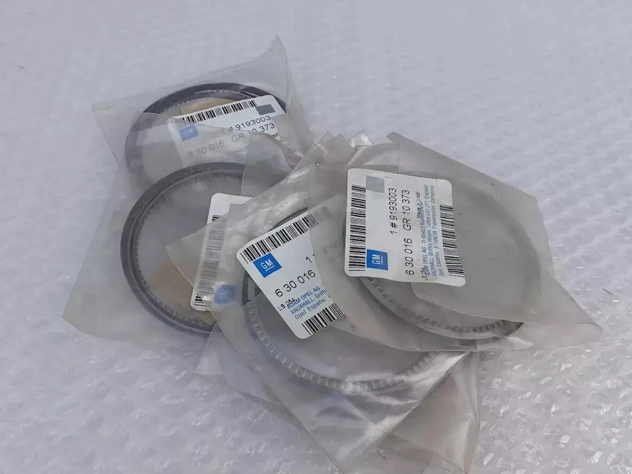 4x Piston Rings Set fits Opel Vauxhall Omega B Y22XE Z22XE 9193003 Genuine View Front