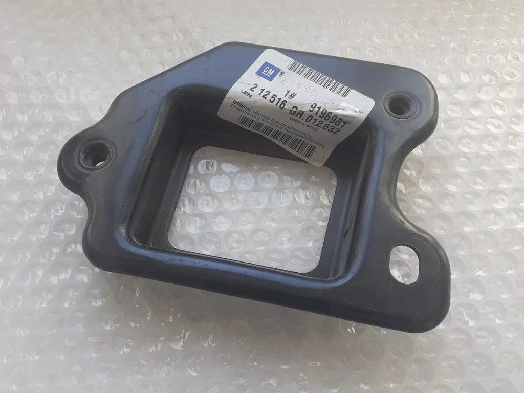 Striker Lock Front Sidemember Right fits Opel Corsa B 9196981 Genuine View Front