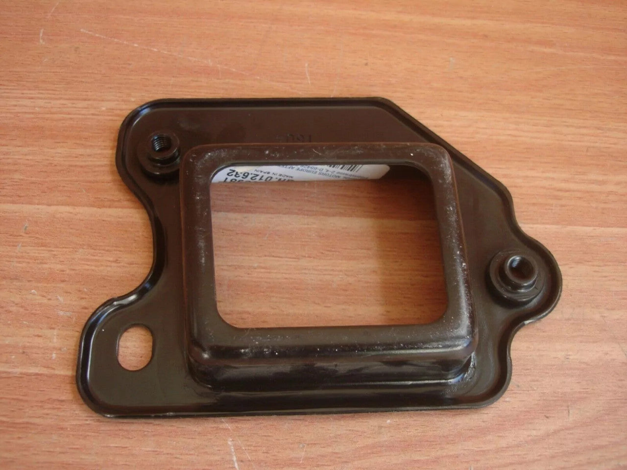 Striker Lock Front Sidemember Right fits Opel Corsa B 9196981 Genuine View Left