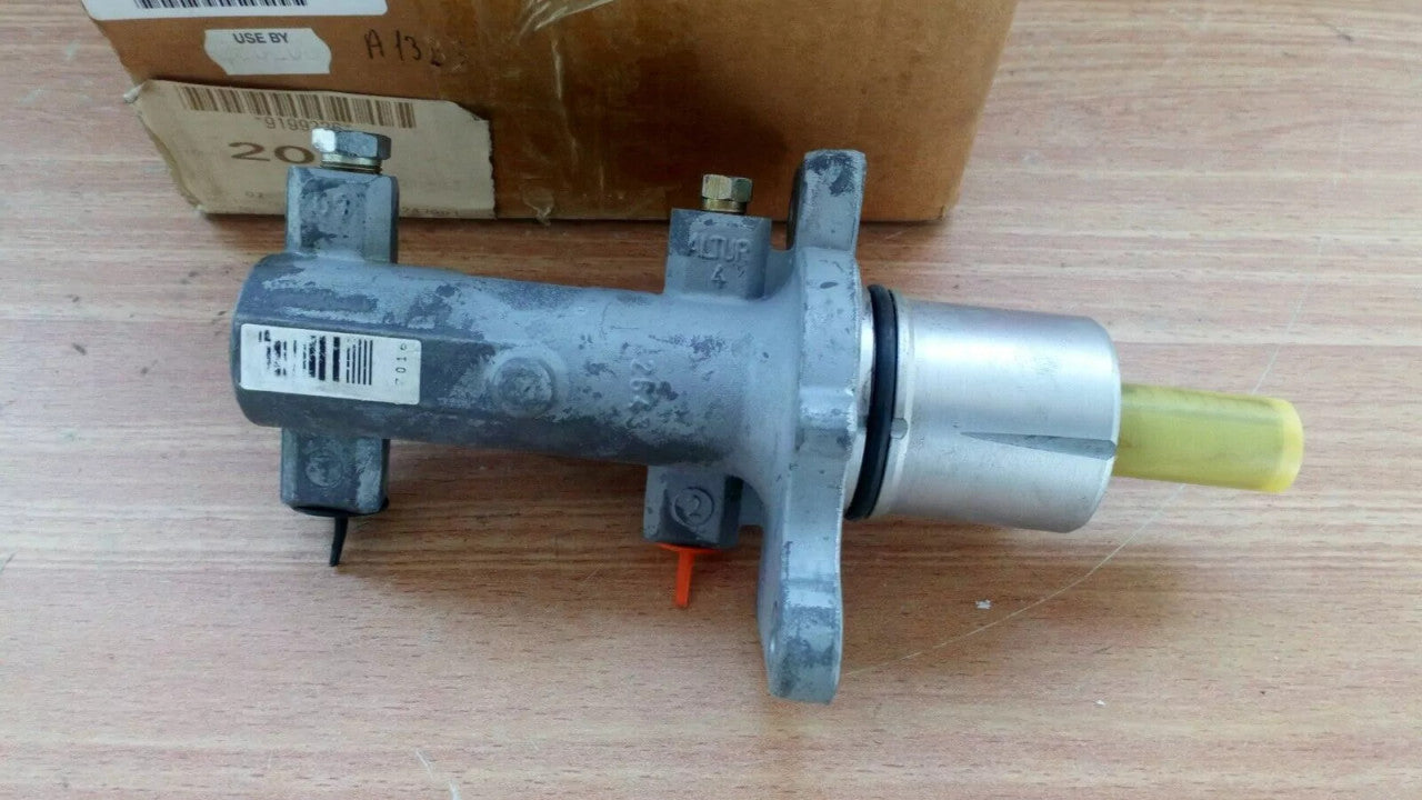 Brake Master Cylinder fits Opel Vauxhall Vivaro A Renault Trafic 25.40mm 9199236 View Left
