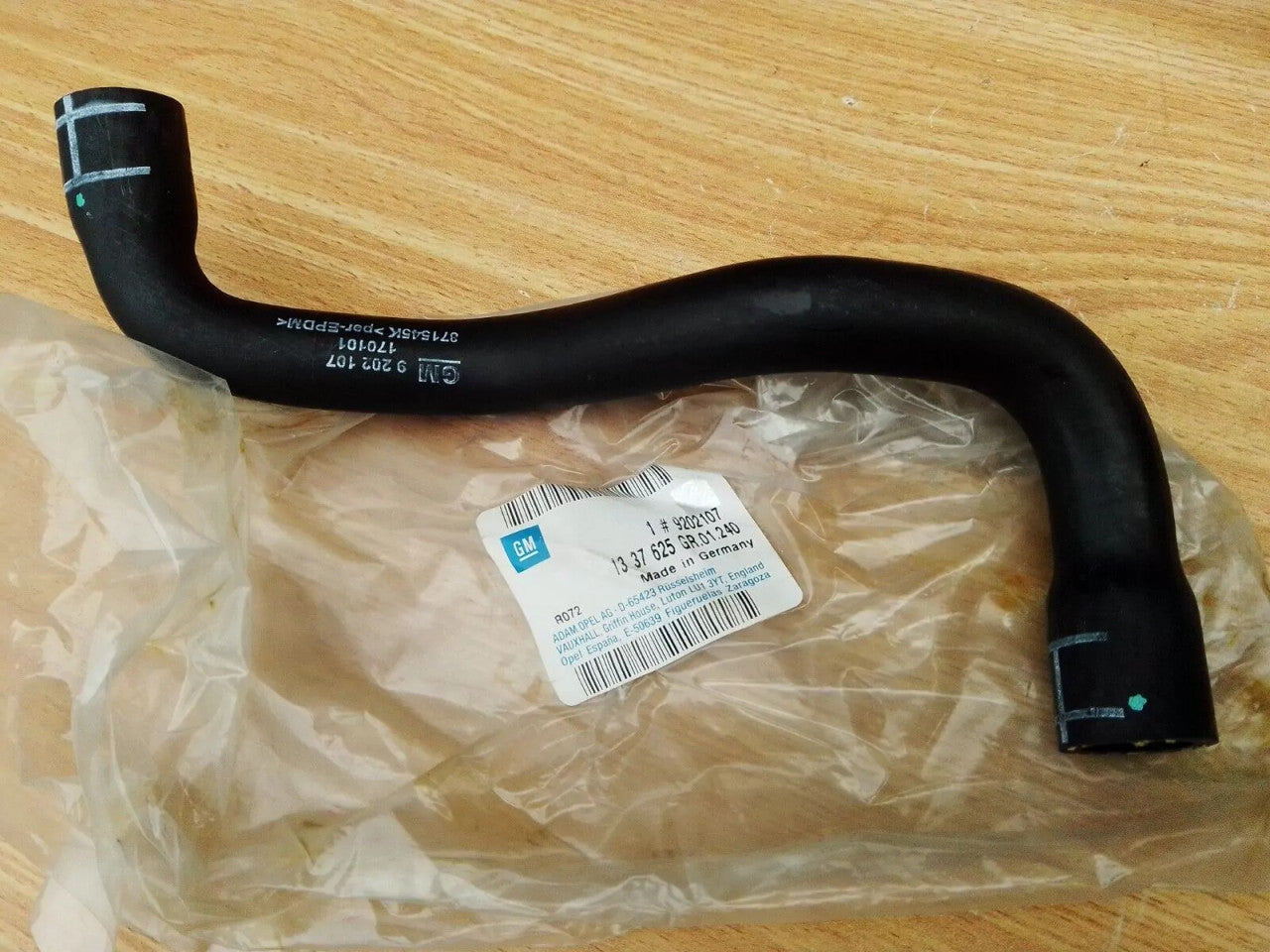 Cooling Hose Header Tank fits Opel Vauxhall Vectra C 9202107 Genuine View Front