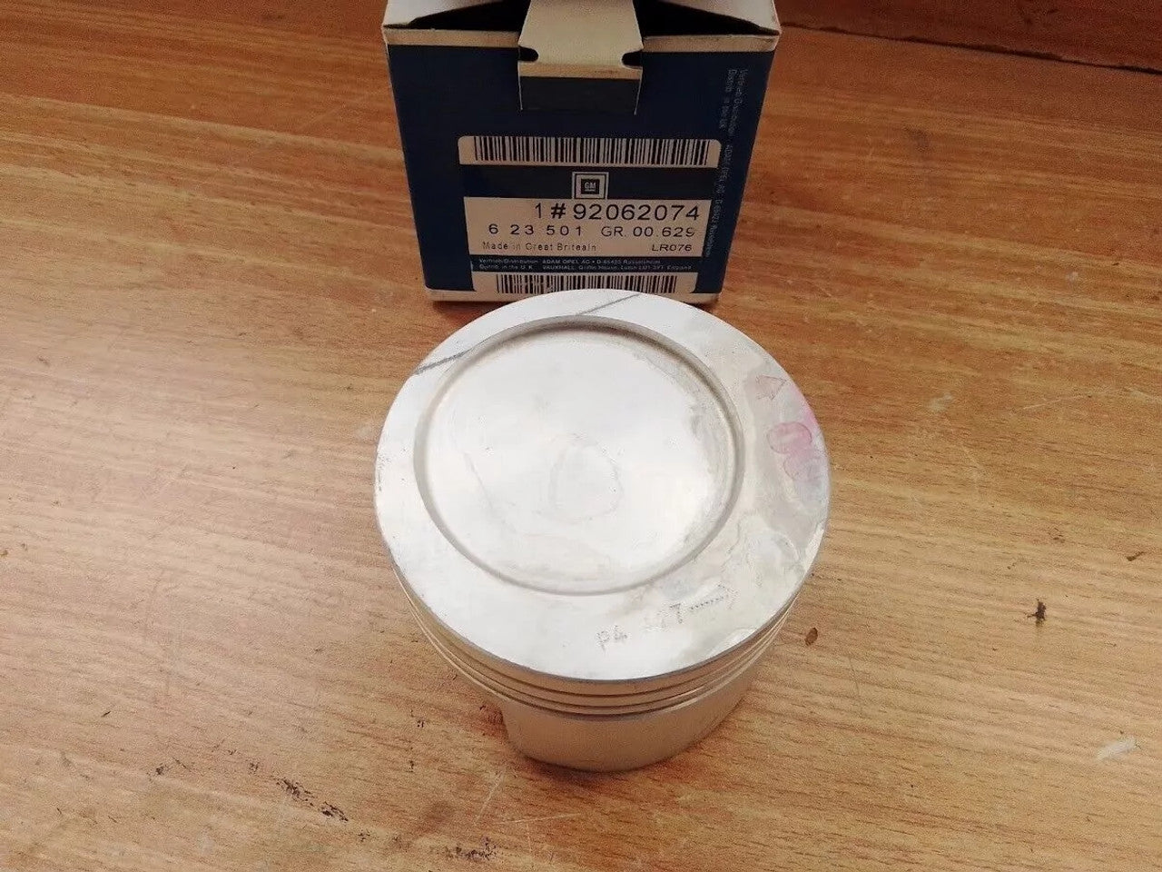 4x Piston fits Opel Vauxhall Vectra A B Astra F 16LZ2 16NZ2 C16NZ2 92062074 View Front