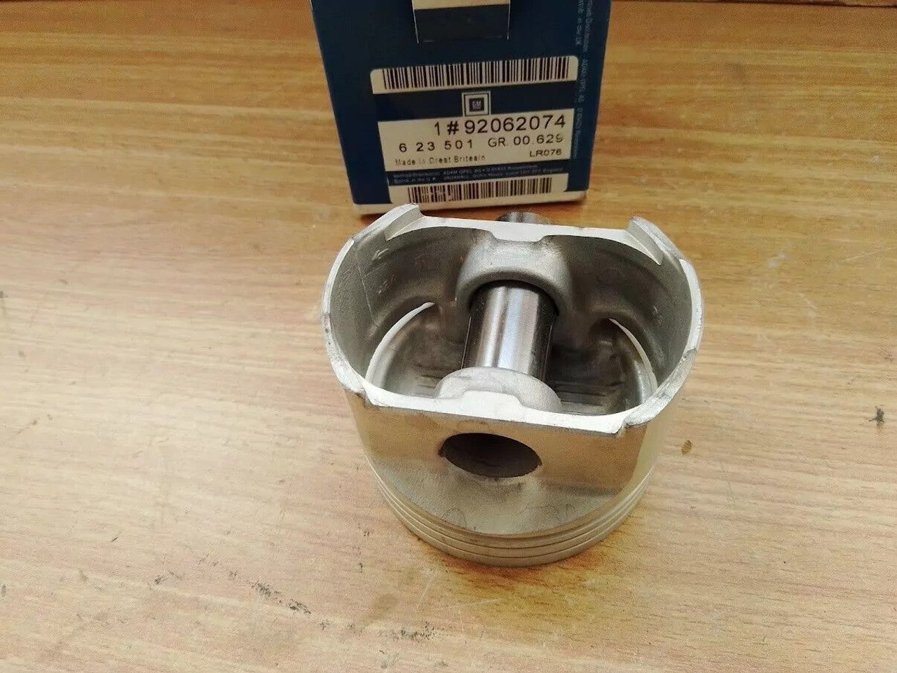 4x Piston fits Opel Vauxhall Vectra A B Astra F 16LZ2 16NZ2 C16NZ2 92062074 View Rear