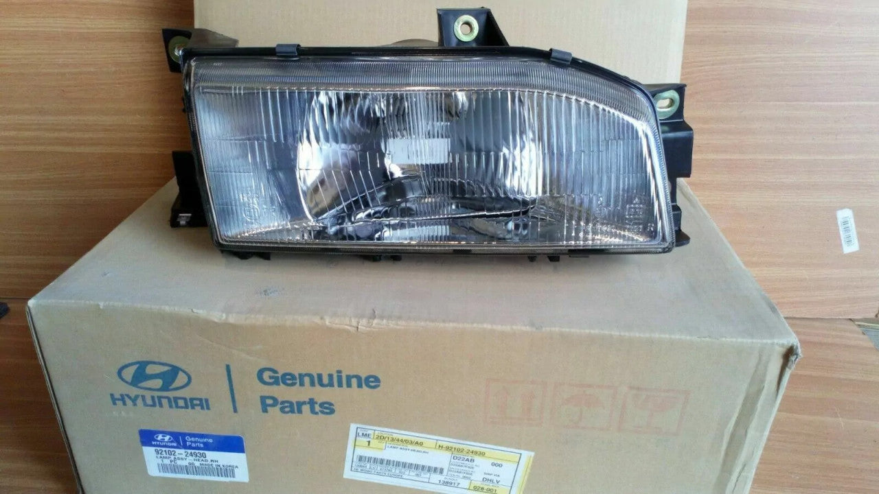 Headlight Right fits Hyundai Excel Pony 9210224930 Genuine View Front
