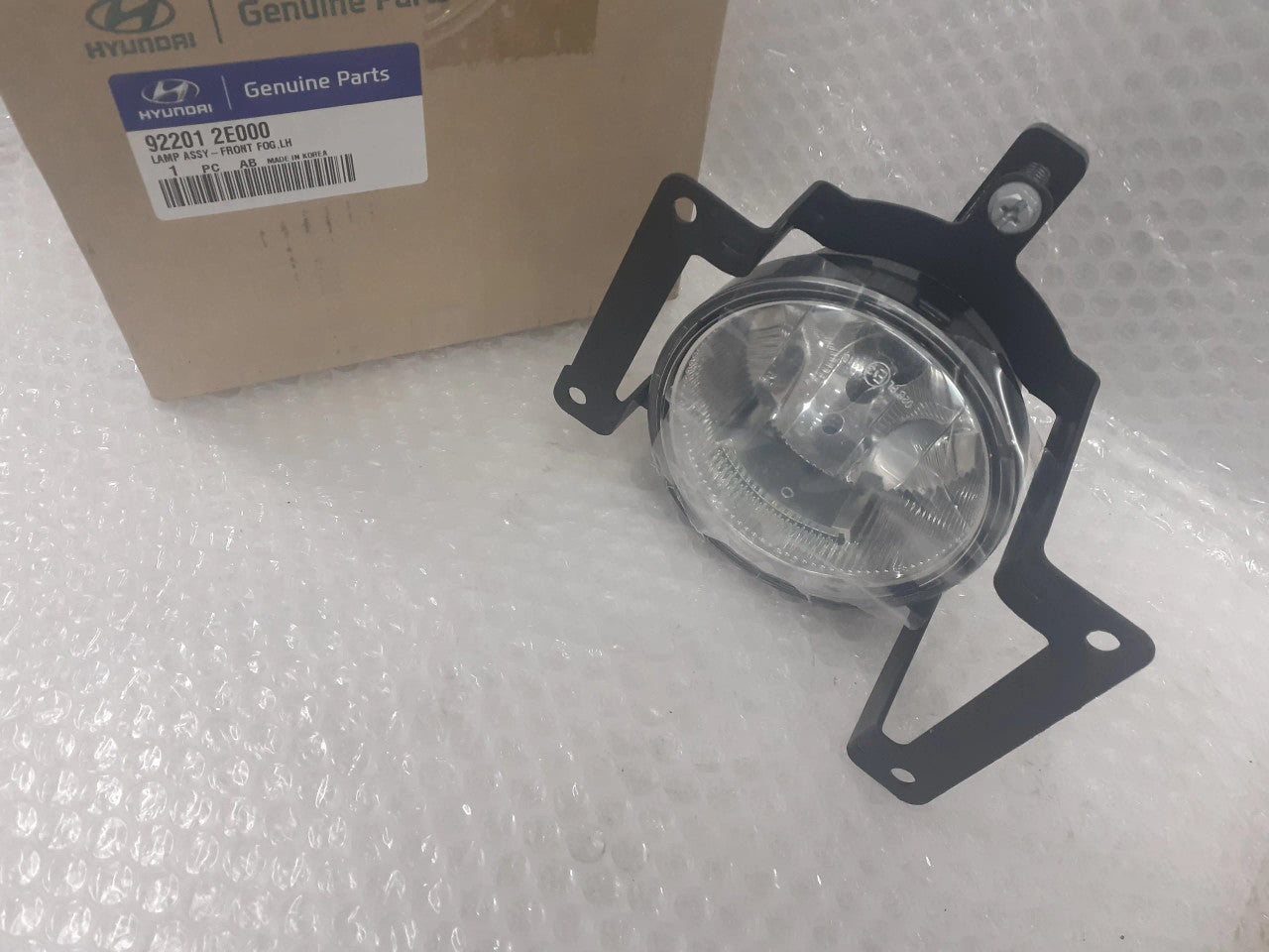 922012E000 View Front