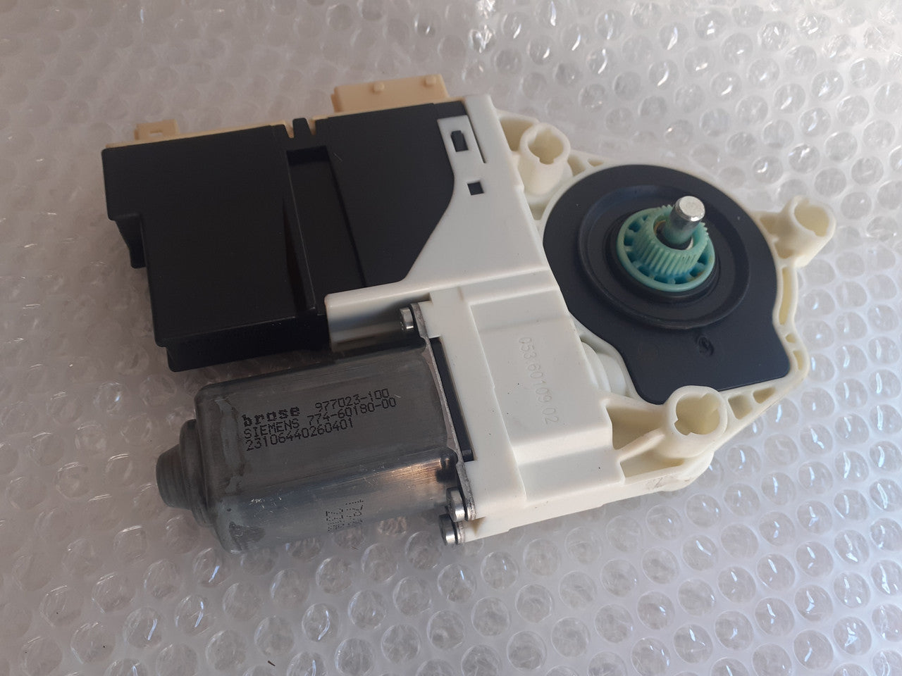 Window Motor Front Left fits Peugeot 307 9221CE 9681583080 Genuine View Front