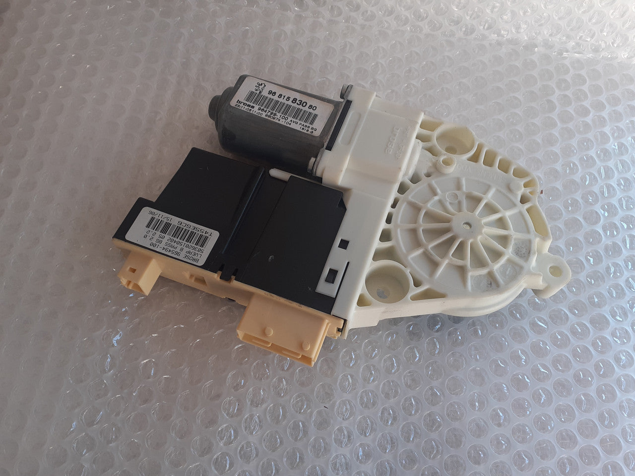 Window Motor Front Left fits Peugeot 307 9221CE 9681583080 Genuine View Rear