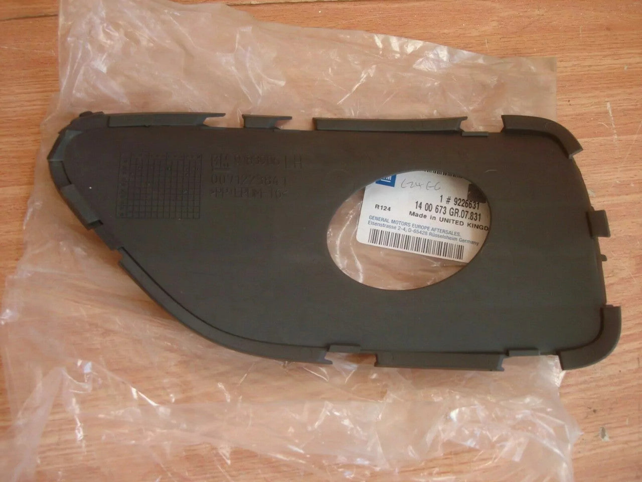 Fog Light Bezel Front Left fits Opel Vauxhall Vectra B Y26SE Y22DTR 9226631 View Rear