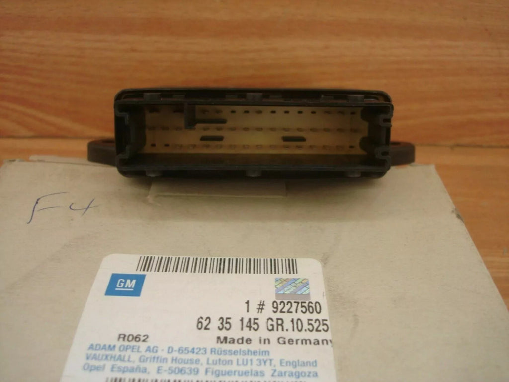 ECU Control Module Central Locking fits Opel Vauxhall Vectra C 9227560 Genuine View Rear