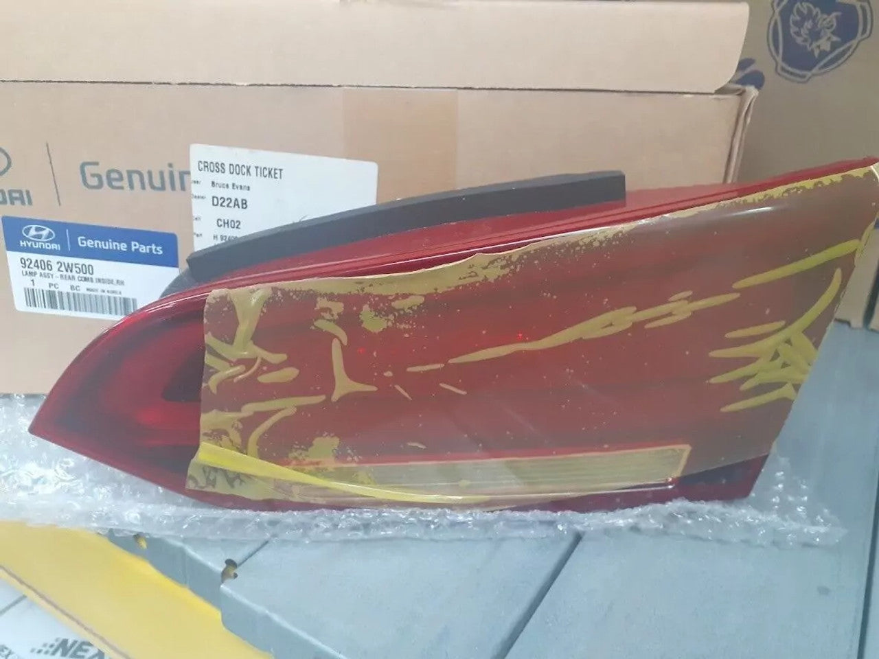 Tail Rear Light Inner Right fits Hyundai Santa Fe 924062W500 Genuine View Front