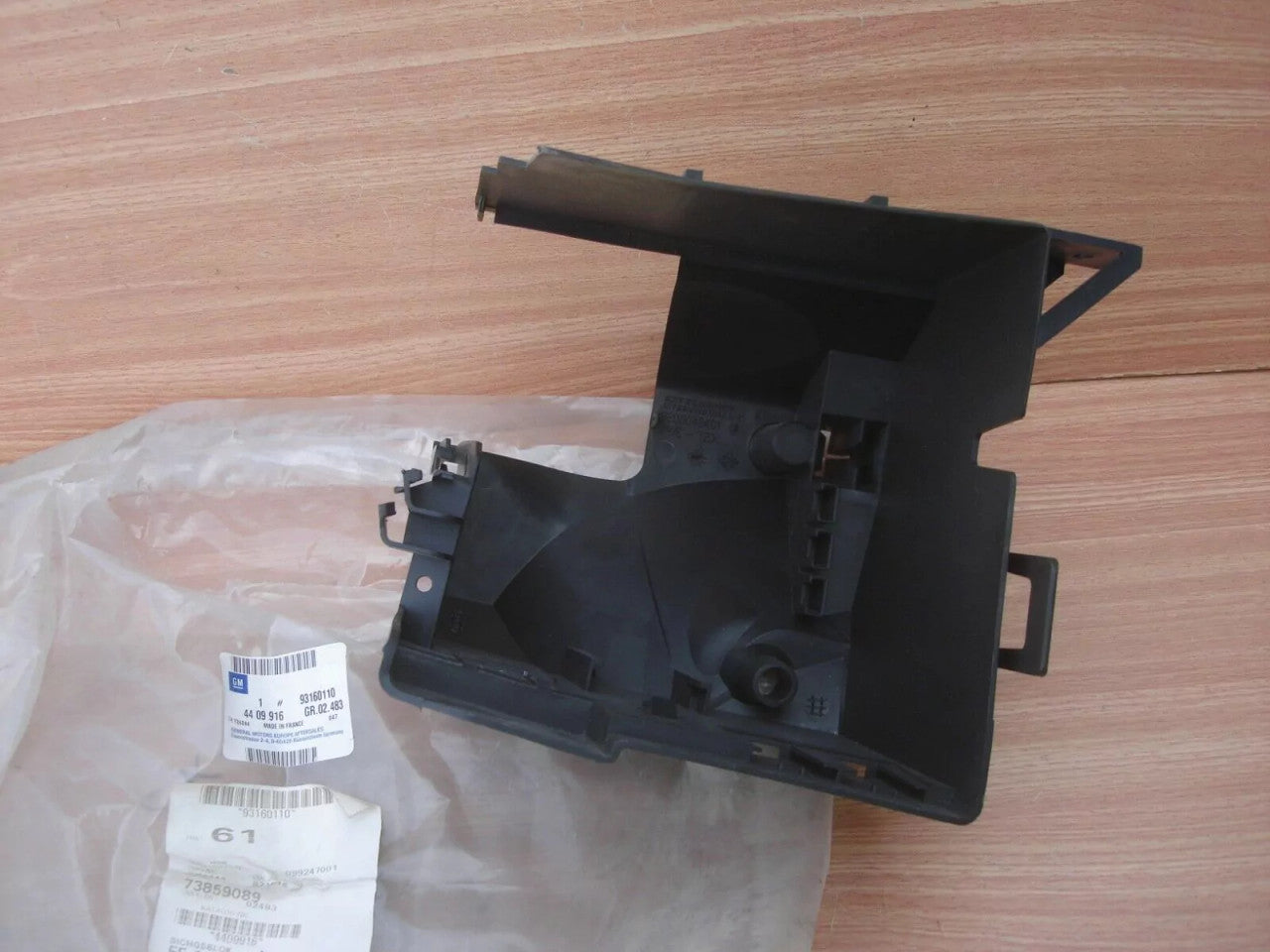 Fuse Box Housing fits Opel Vauxhall Vivaro A Renault Trafic 93160110 Genuine View Rear