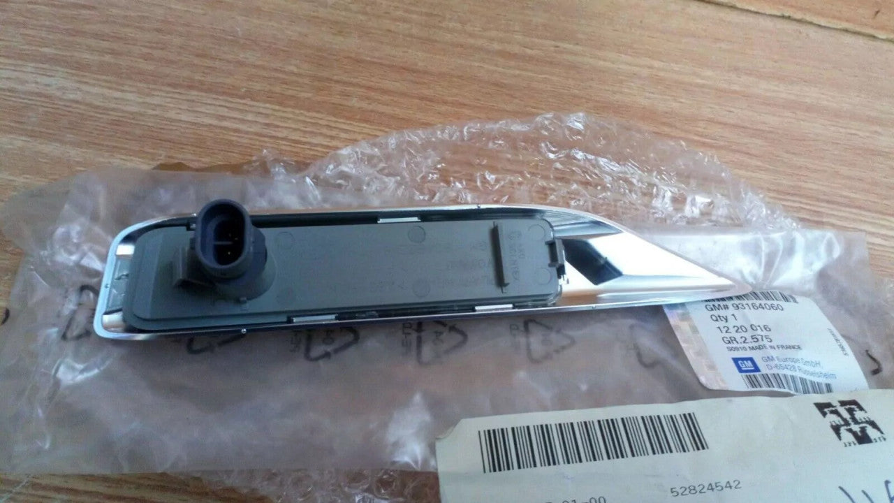 Turn Signal Fender Right fits Opel Vauxhall Tigra B 93164060 Genuine View Rear