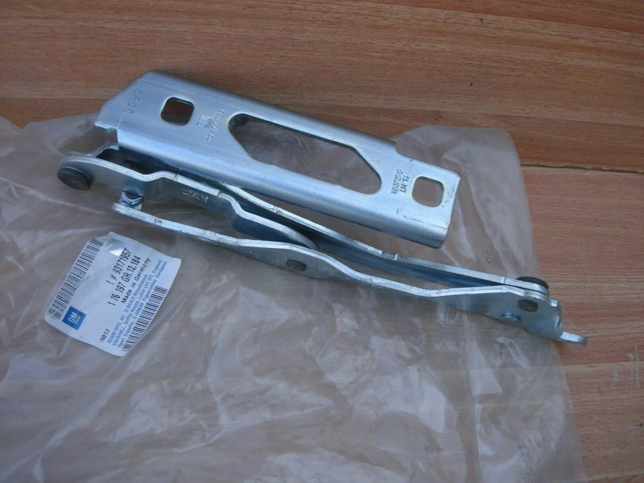 Trunk Lid Hinge Left fits Opel Vauxhall Vectra C 93171957 Genuine View Rear