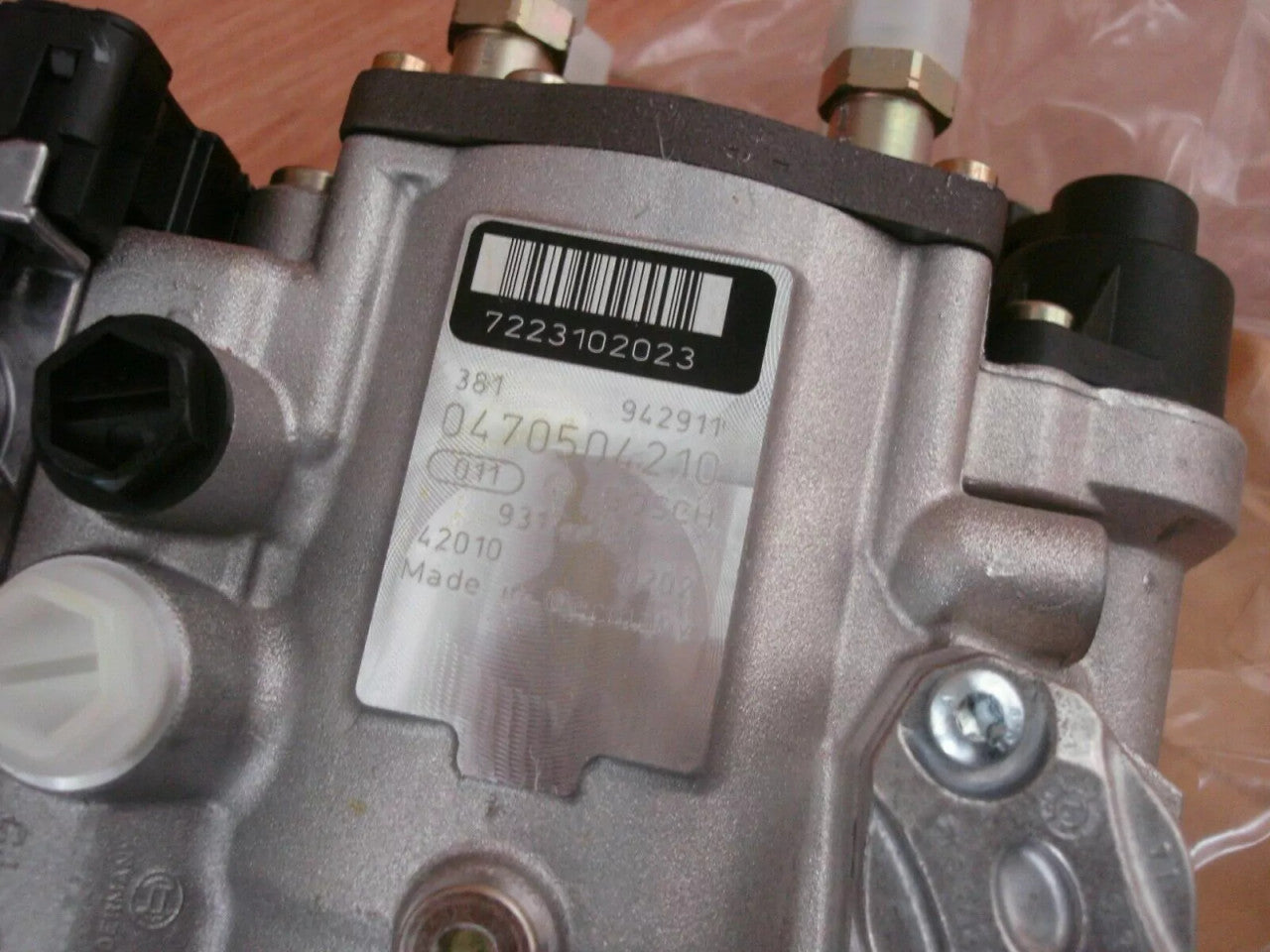 Fuel Pump fits Opel Vauxhall Vectra C Y20DTH 93172234 Genuine View Close Up Front