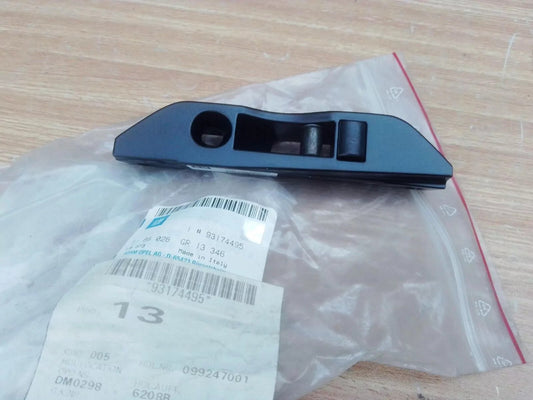 Windscreen Frame Lock Striker Right fits Opel Vauxhall Astra G Convertible F67 93174495 View Front