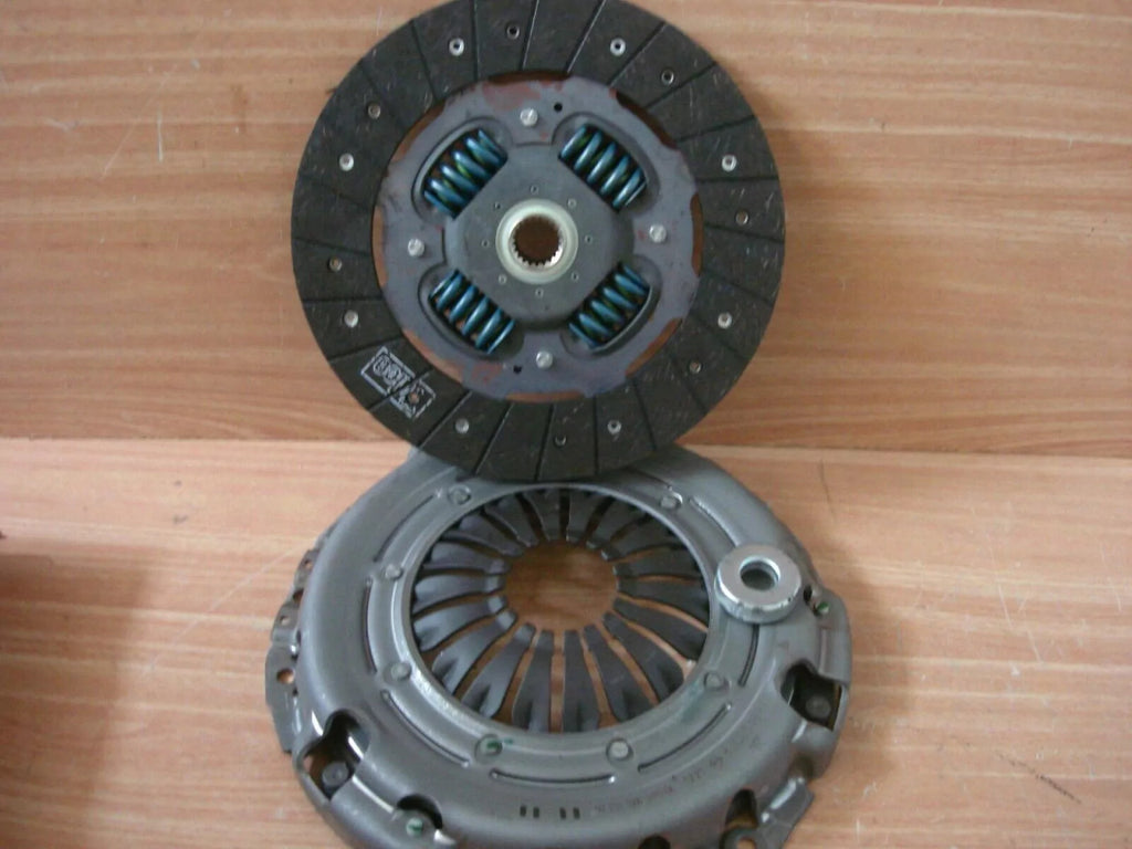 Clutch Kit fits Opel Vauxhall Movano A Renault Trafic Nissan Primastar 22DTi G9T 93188685 View Left