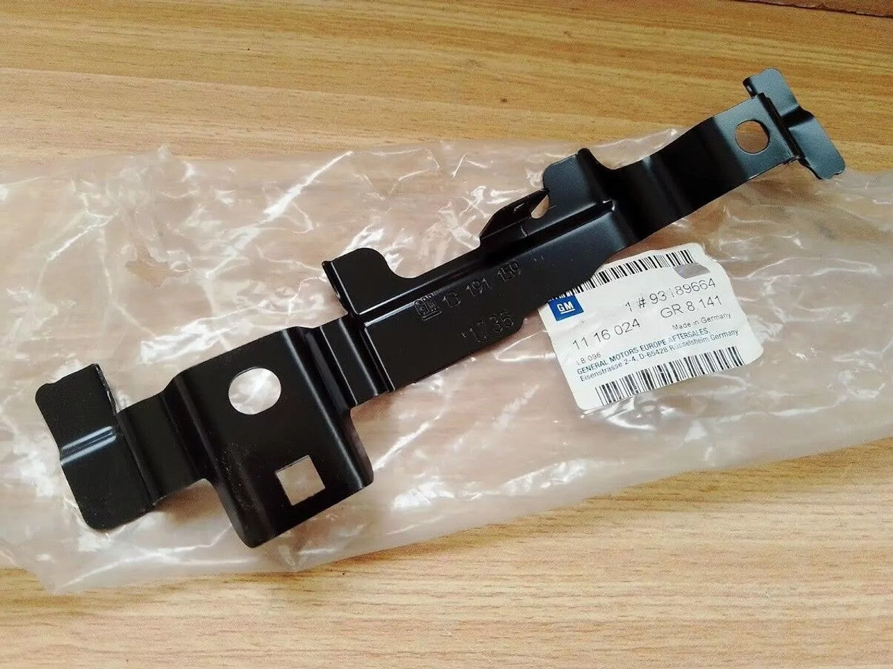 Bracket Front Wing Upper Right fits Opel Vauxhall Corsa D 93189664 Genuine View Front