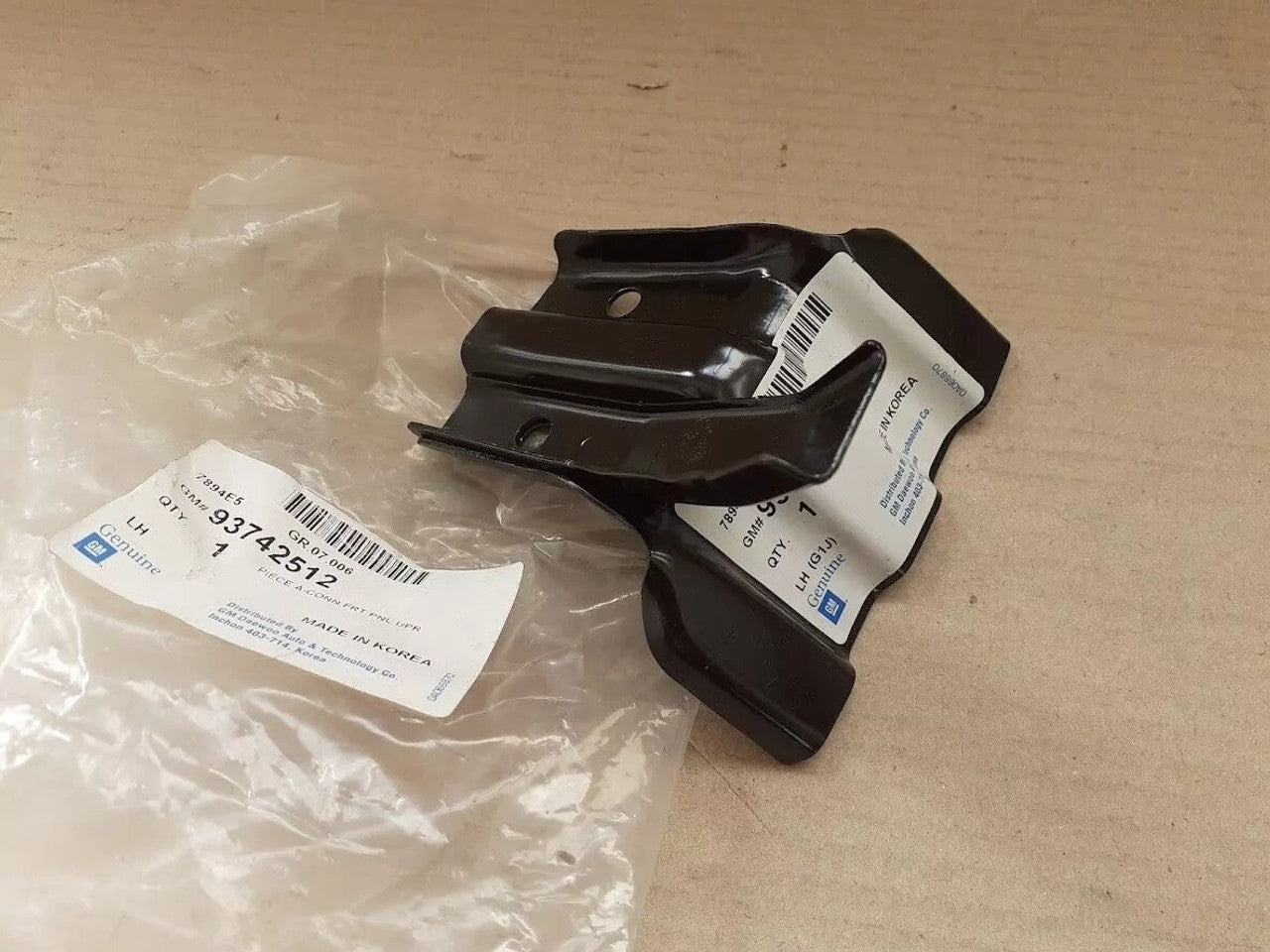 Bracket Front Wheelhouse Panel Upper fits Daewoo Chevrolet Lacetti 93742512 View Front