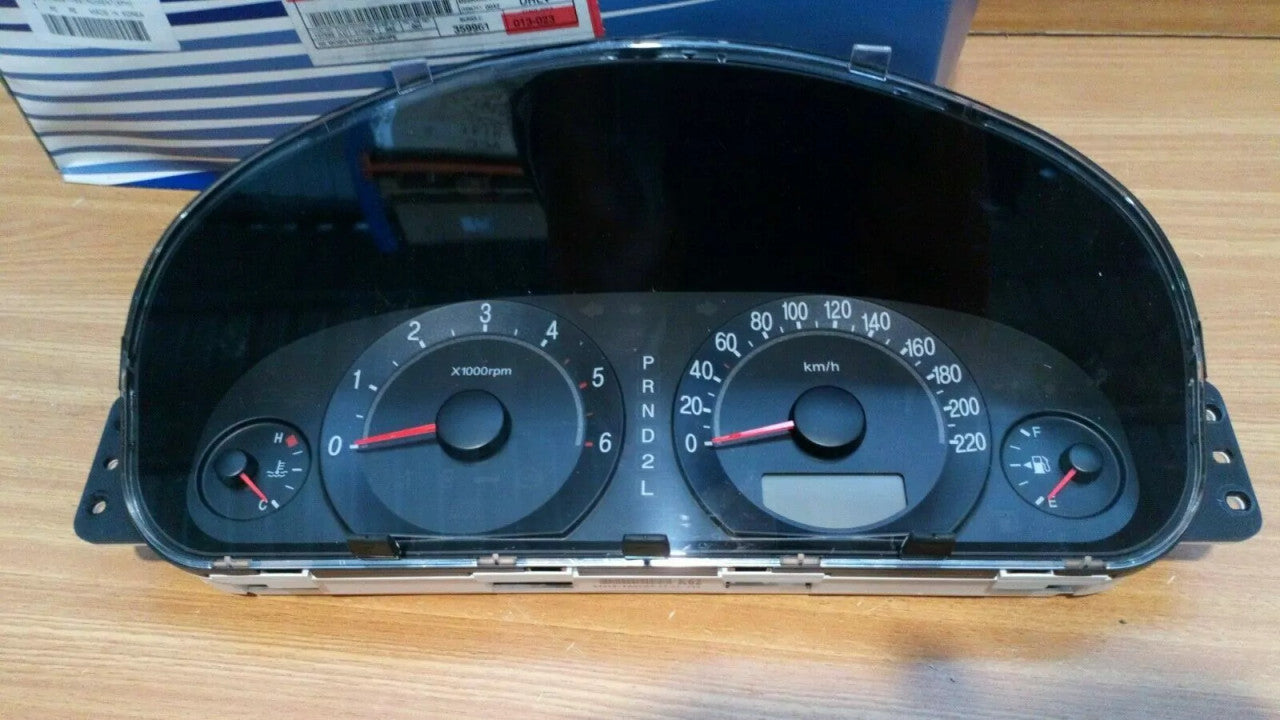 Instrument Cluster fits Hyundai Trajet 940133A010 Genuine View Front