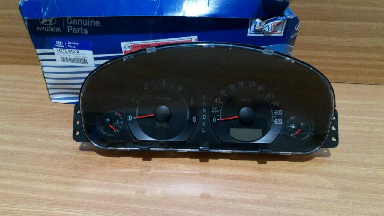 Instrument Cluster fits Hyundai Trajet 940133A010 Genuine View Rear
