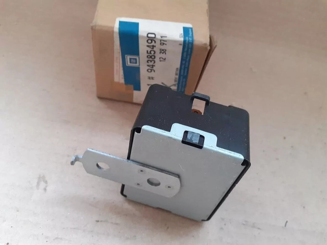 Relay Front Door Lock fits Opel Vauxhall Frontera A Isuzu MU 94385490 Genuine View Rear