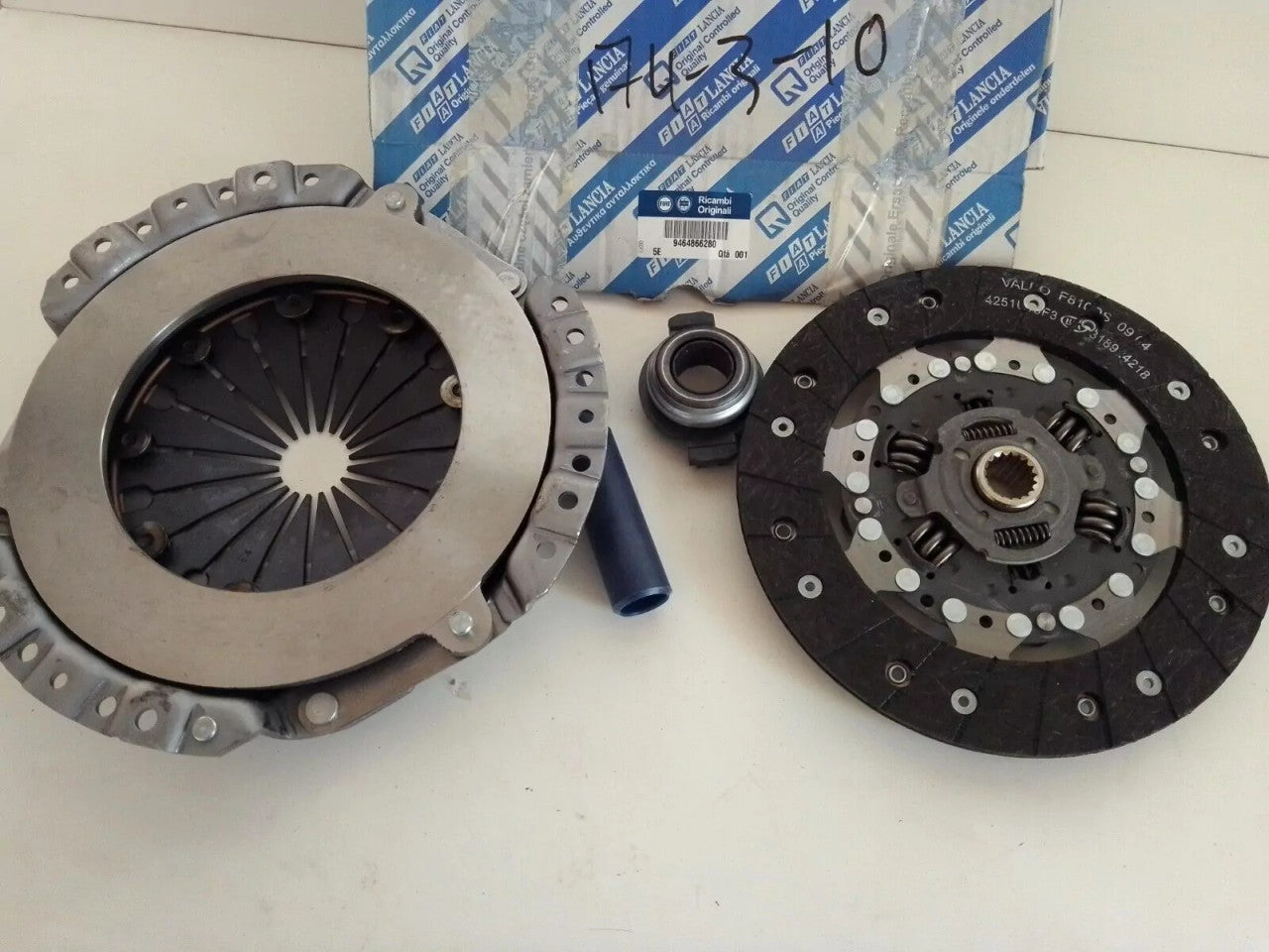 Clutch Kit fits Fiat Scudo Citroen Dispatch Peugeot Expert 215mm 9464866280 View Rear