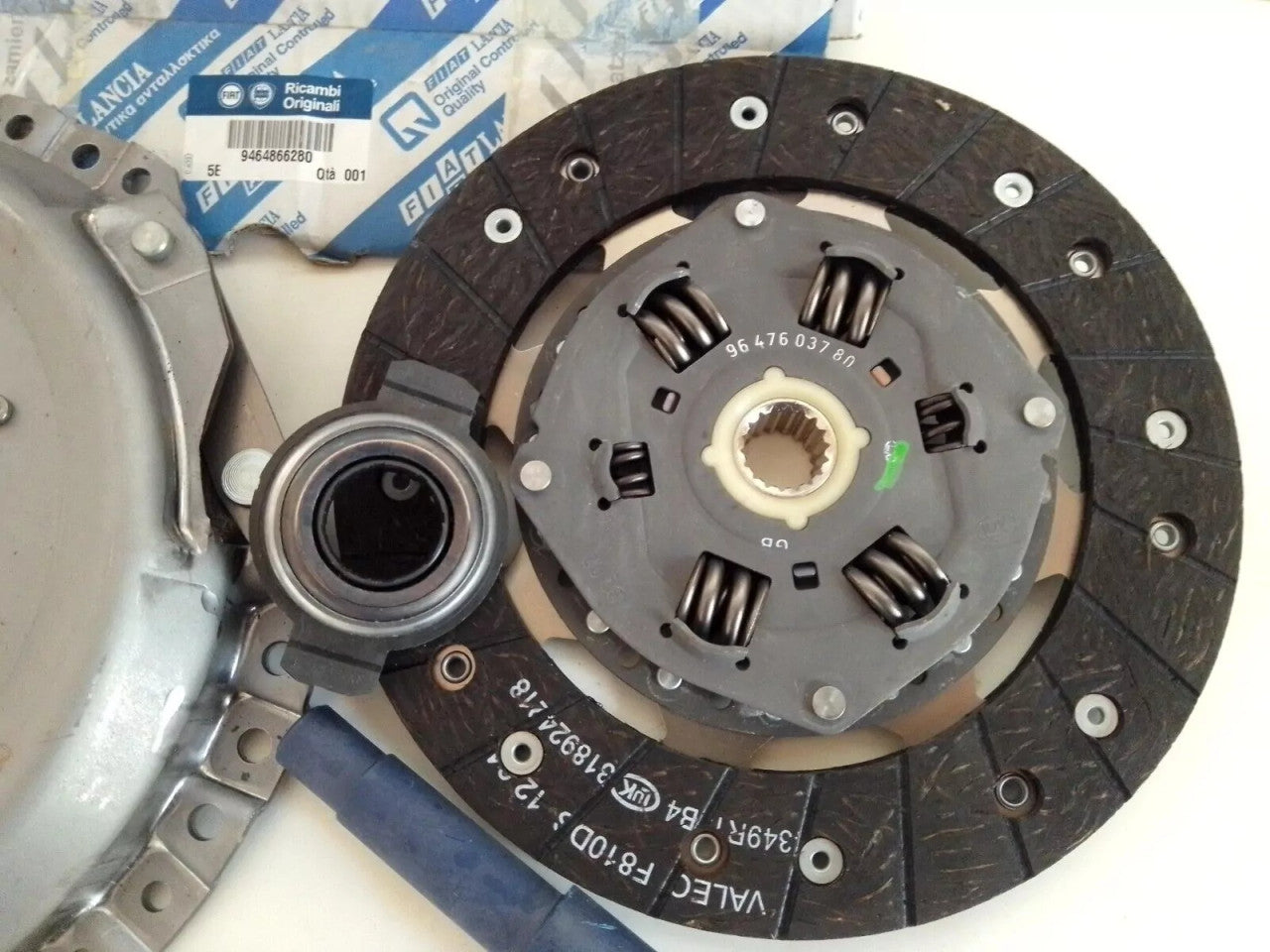 Clutch Kit fits Fiat Scudo Citroen Dispatch Peugeot Expert 215mm 9464866280 View Left
