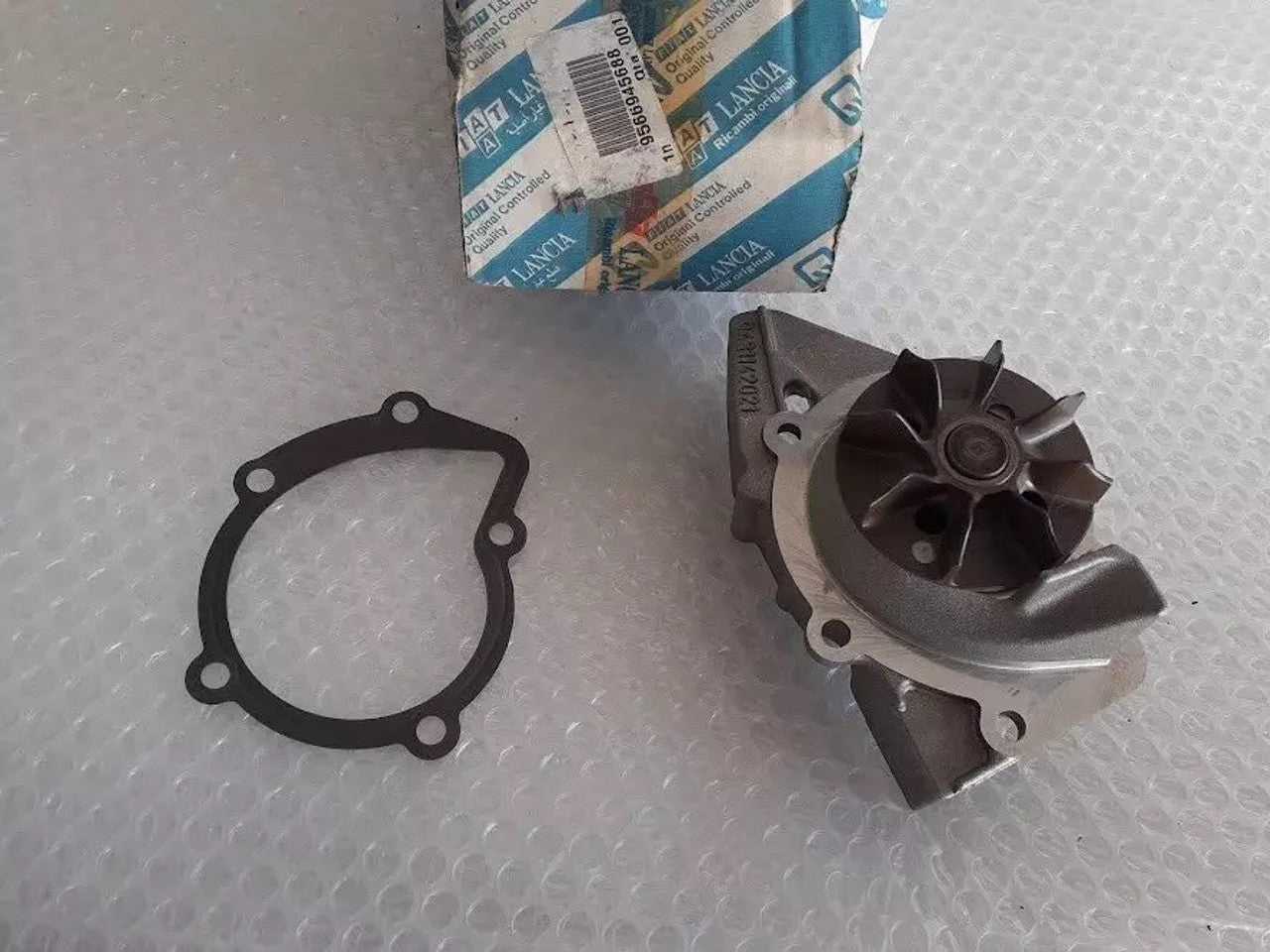 Water Pump fits Fiat Ulysse Ducato Scudo Lancia Z 9566945688 Genuine View Rear