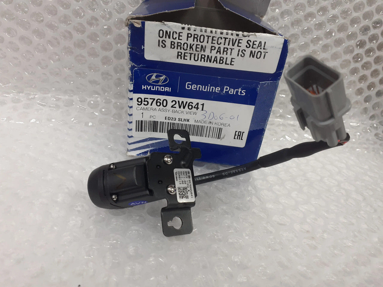 957602W641 View Front