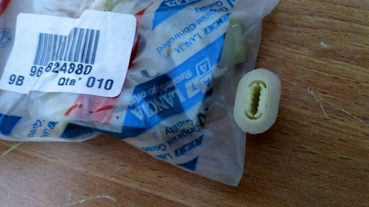 5x Interior Plastic Clip fits Fiat 9621824880 Genuine View Rear