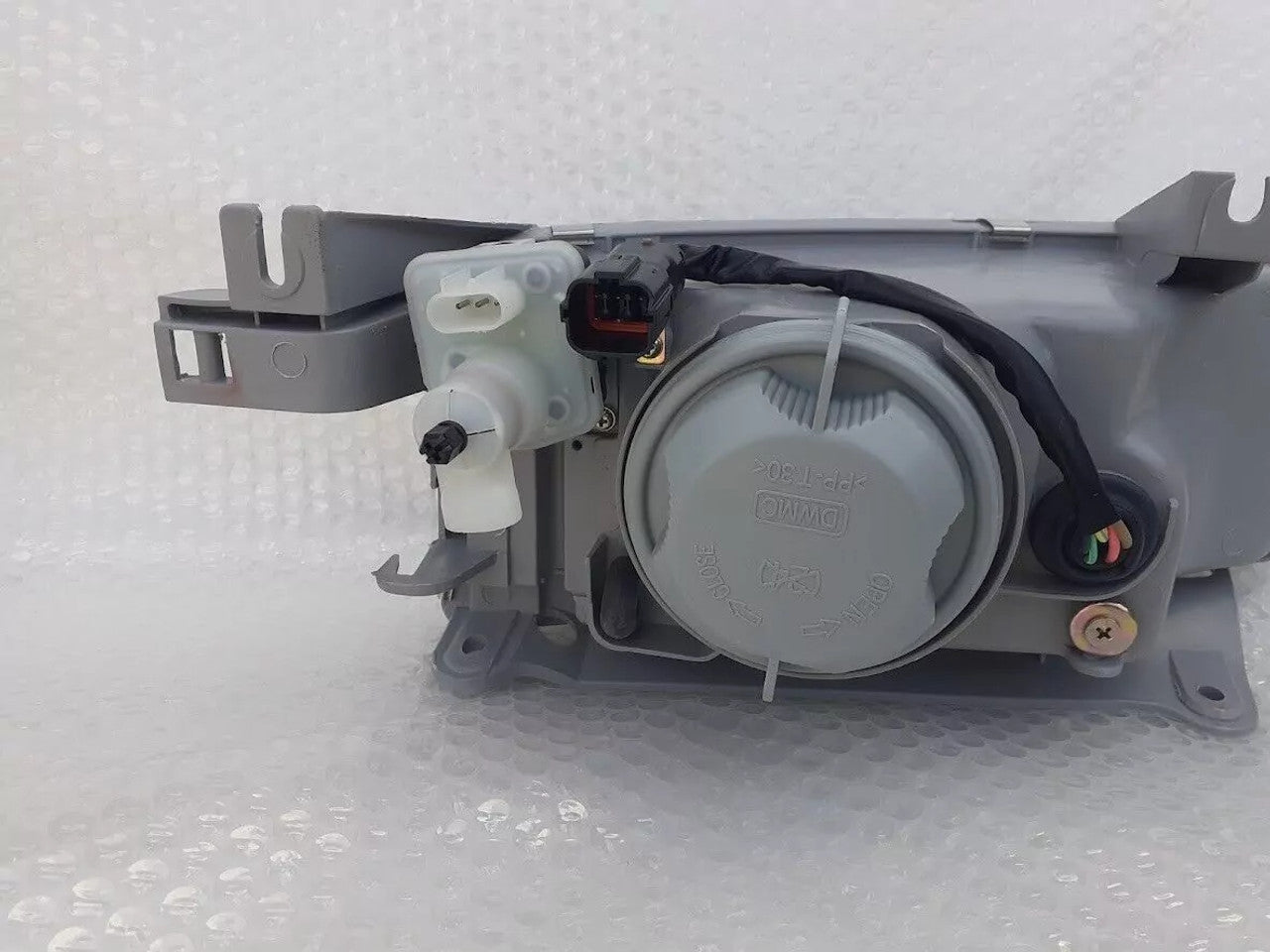 Headlight Right fits Daewoo Cielo 96232207 Genuine View Upper