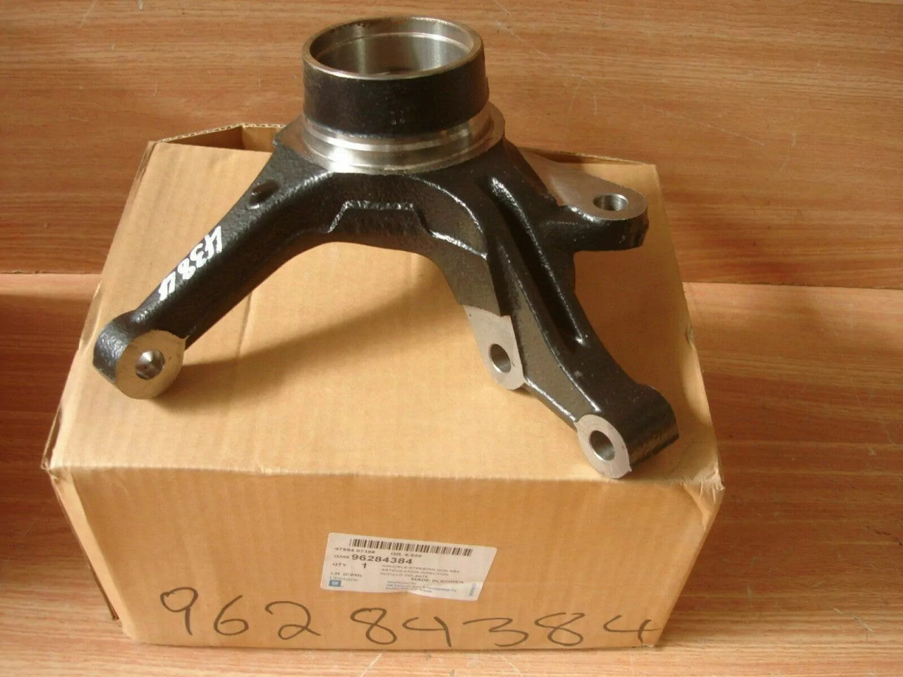 Steering Knuckle Left fits Daewoo Chevrolet Matiz Spark M100 96284384 Genuine View Right