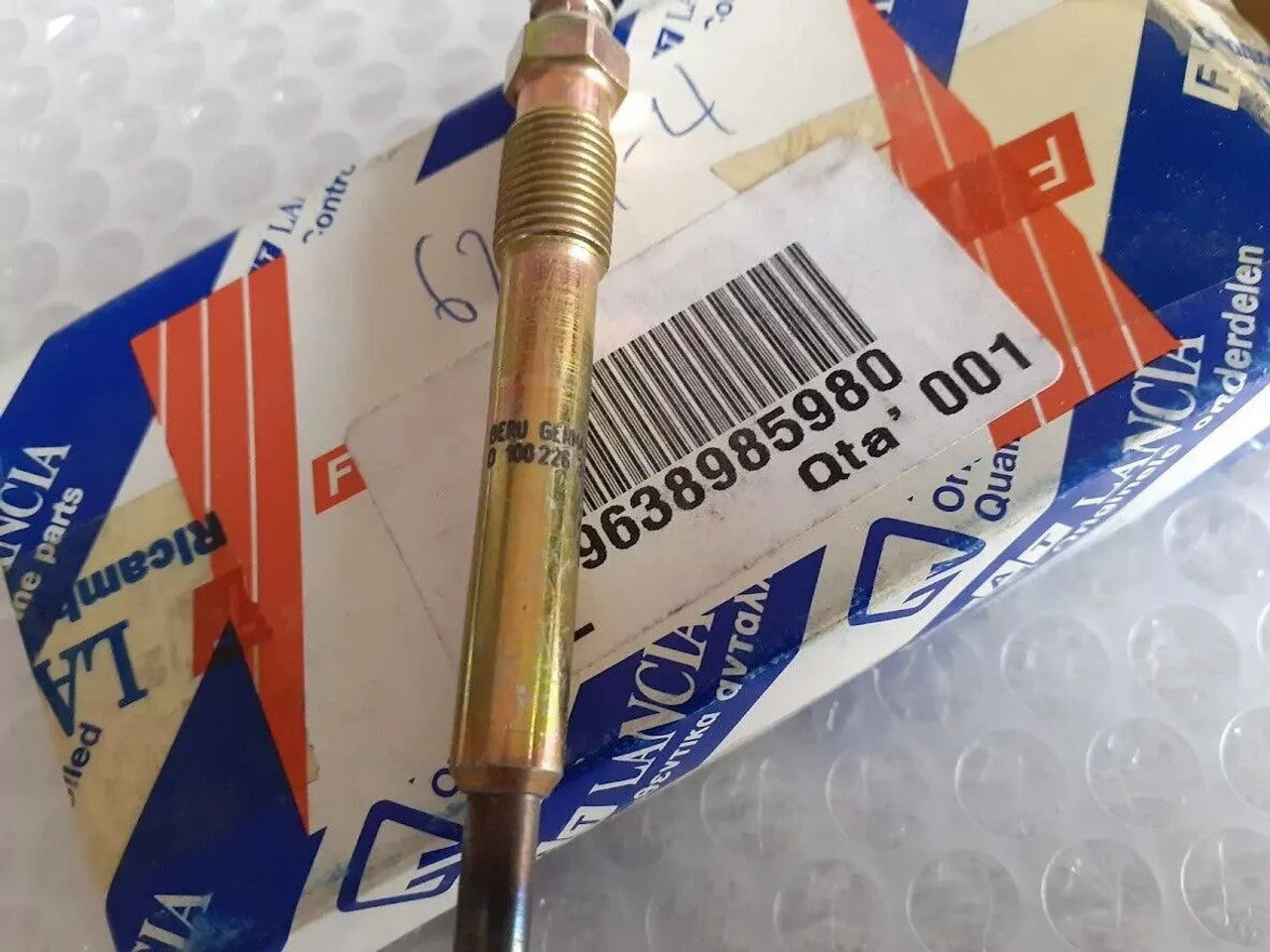 4x Glow Plugs fits Fiat Ulysse Scudo Lancia Phedra 9638985980 Genuine View Right