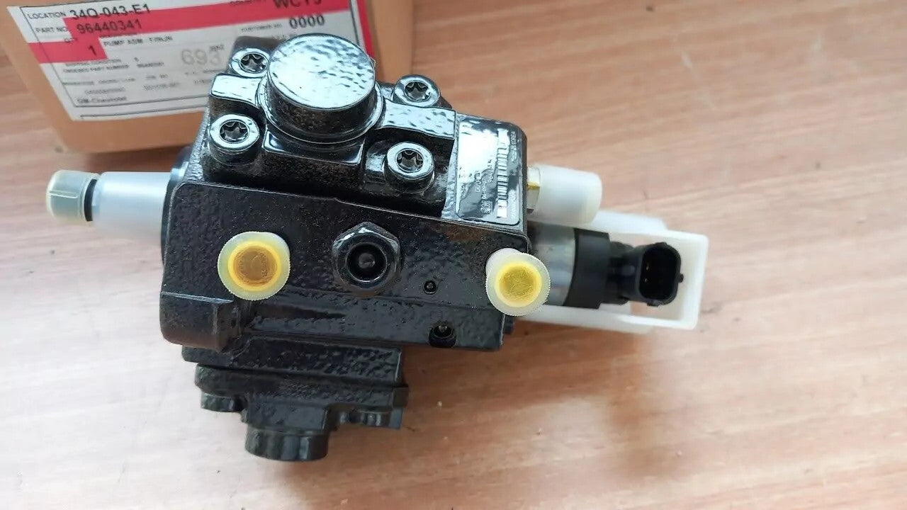 Fuel Pump fits Opel Antara Chevrolet Captiva Z20 Diesel 96440341 Genuine View Right