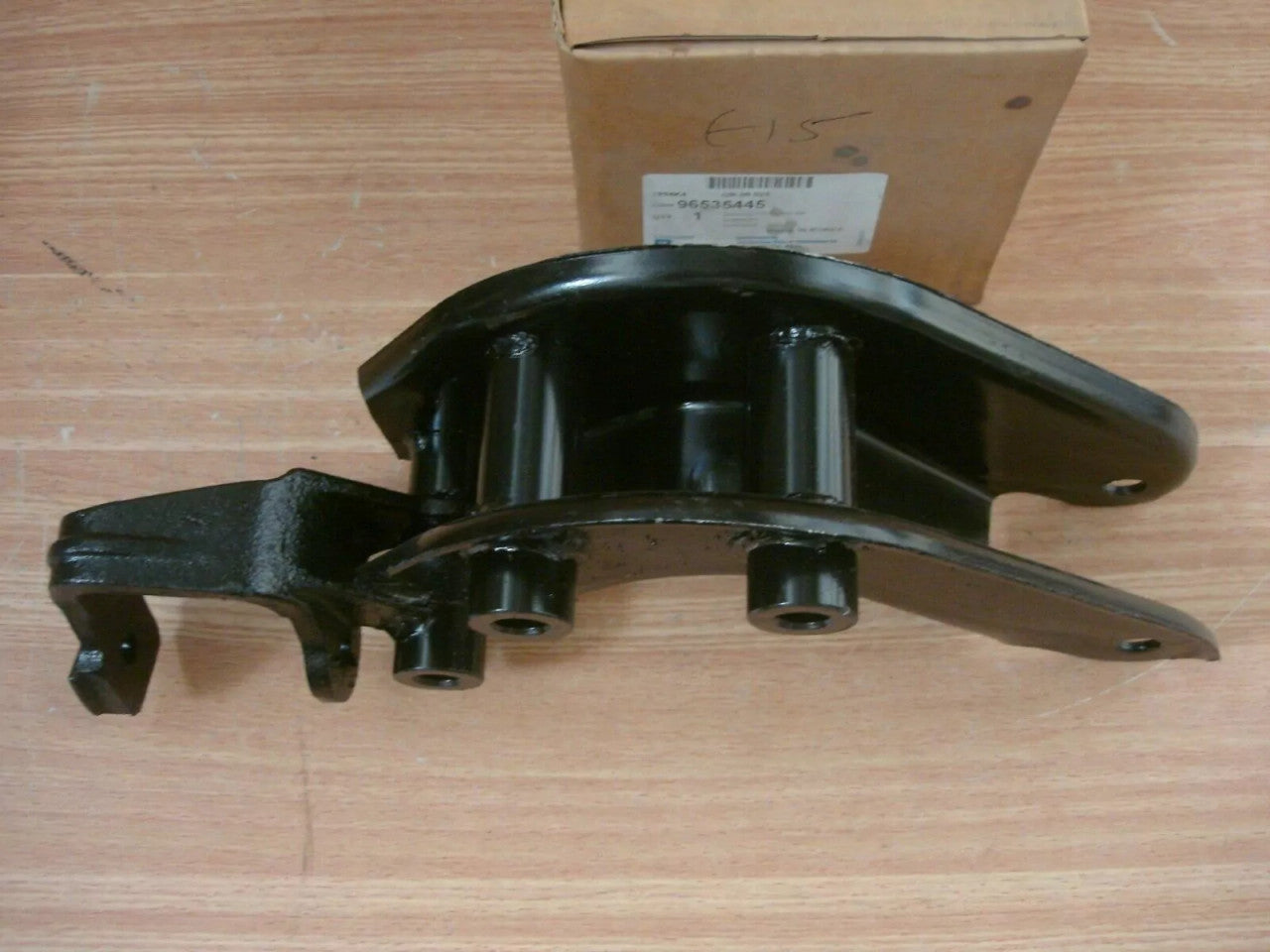Engine Mount Bracket fits Daewoo Kalos Chevrolet Aveo T250 T255 96535445 Genuine View Right