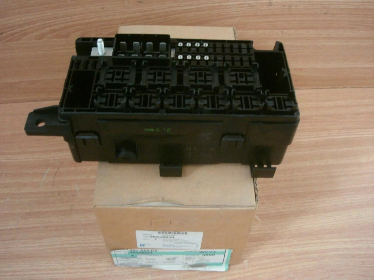 Fuse Box fits Daewoo Kalos Chevrolet Aveo T200 96539834 Genuine View Front