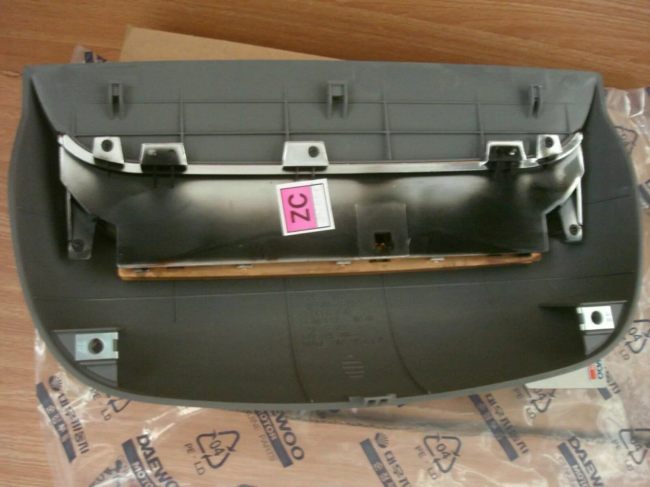 Rear Light Stop Lamp Middle Upper fits Daewoo Kalos Chevrolet Aveo Genuine 96540326 View Right